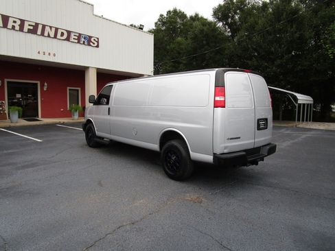 Used 2022 Chevrolet Express 2500 Extended w/ Driver Convenience Package image 4