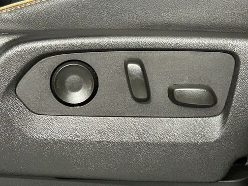 Used 2023 GMC Yukon XL AT4 w/ Technology Package image 11