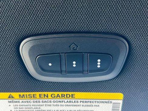 Used 2025 Chrysler Pacifica Select image 31