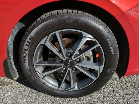 Used 2023 Kia Forte LXS w/ LXS Technology Package image 11