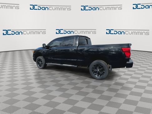 Used 2018 Nissan Titan SV w/ SV Convenience Package AWD/4WD image 6