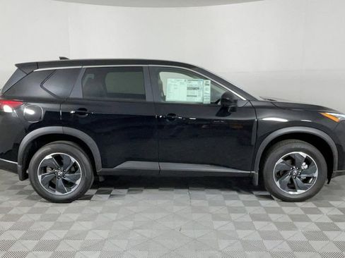 New 2025 Nissan Rogue SV image 3