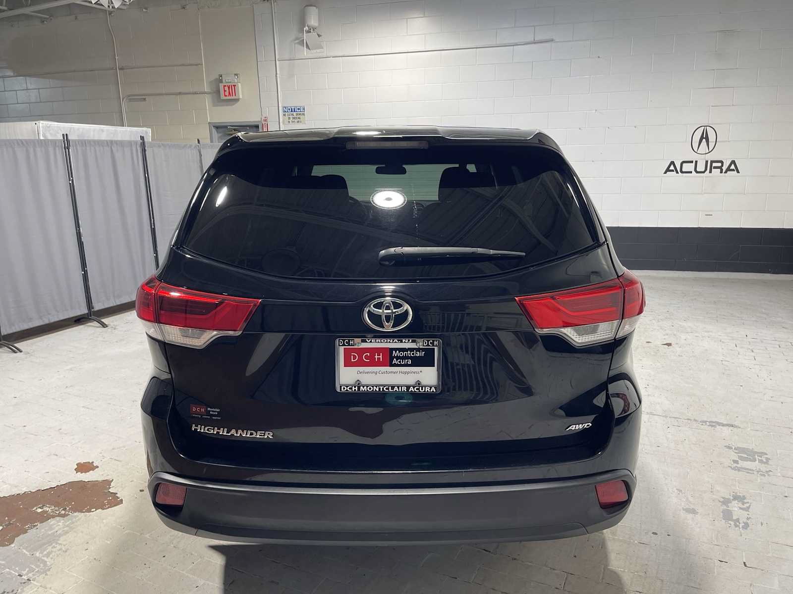 Used 2019 Toyota Highlander LE AWD/4WD image 5