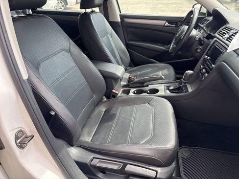 Used 2014 Volkswagen Passat TDI SE FWD image 19