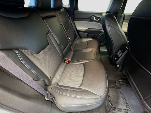 Used 2024 Jeep Compass Latitude image 14