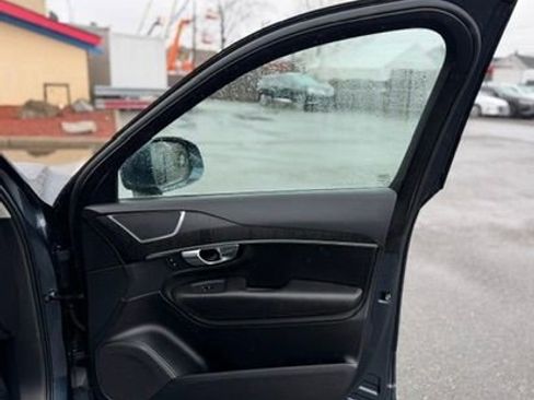 Used 2020 Volvo XC90 T6 Momentum w/ Protection Package Premier image 31