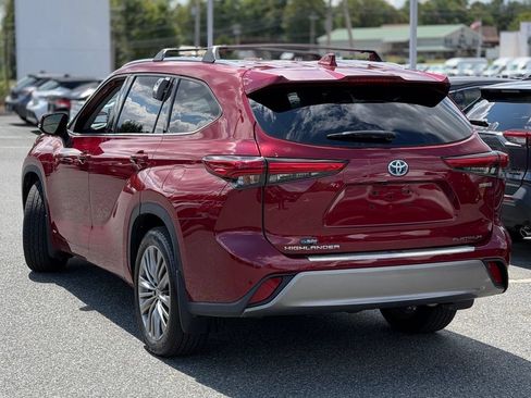 Used 2022 Toyota Highlander Platinum AWD/4WD image 3