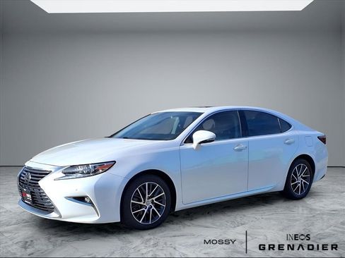 Used 2017 Lexus ES 350 image 3