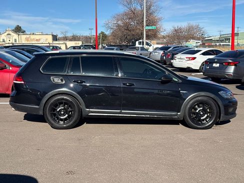 Used 2019 Volkswagen Golf Alltrack S image 8