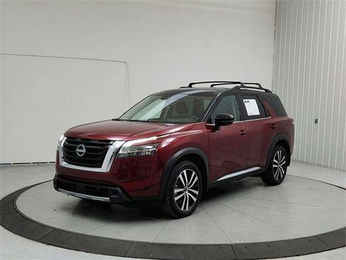 Used 2024 Nissan Pathfinder Platinum w/ Cargo Package image 3
