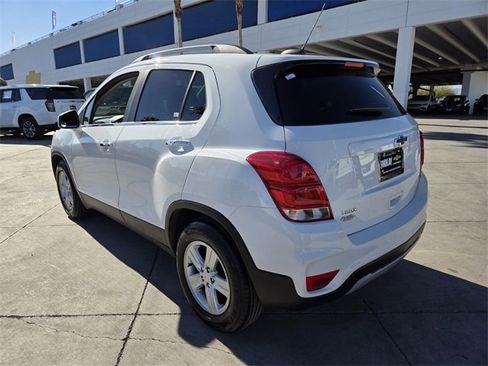 Used 2020 Chevrolet Trax LT w/ LT Convenience Package image 4