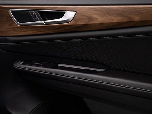 Used 2025 Volkswagen Atlas SE image 33