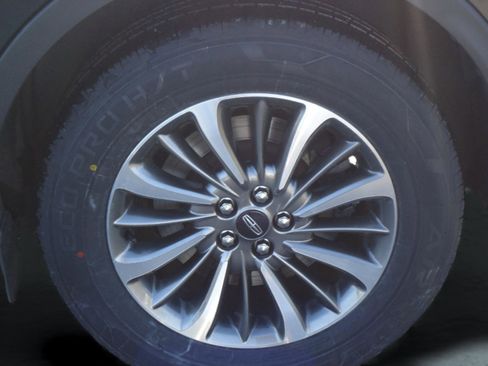 Used 2022 Lincoln Nautilus AWD w/ Premium Package image 9