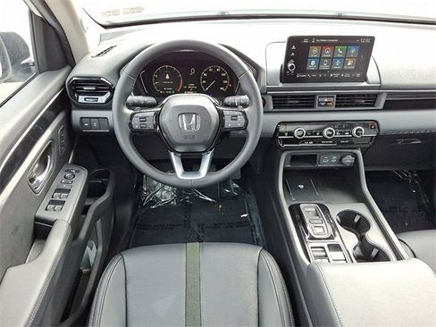 New 2025 Honda Pilot Touring image 10