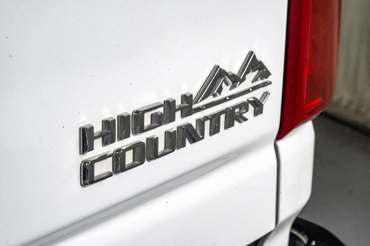 Used 2022 Chevrolet Silverado 3500 High Country w/ Safety Package II AWD/4WD image 47