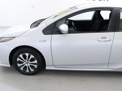 Used 2021 Toyota Prius Prime LE image 4
