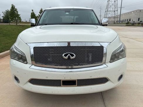 Used 2014 INFINITI QX80 4WD w/ Deluxe Touring Package image 2