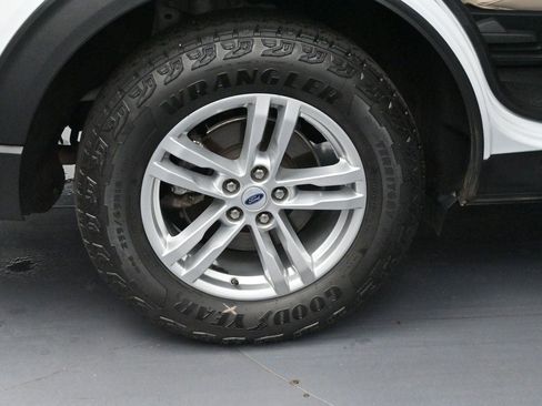 Used 2023 Ford Explorer XLT w/ Equipment Group 202A AWD/4WD image 36