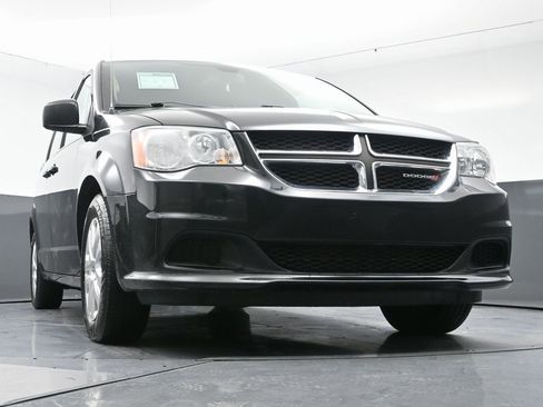 Used 2018 Dodge Grand Caravan SE w/ UConnect Hands-Free Group image 46