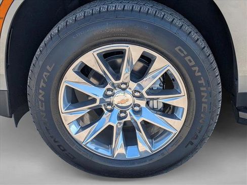 New 2025 Chevrolet Suburban Premier image 9