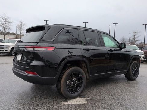 New 2026 Jeep Grand Cherokee Altitude RWD image 4