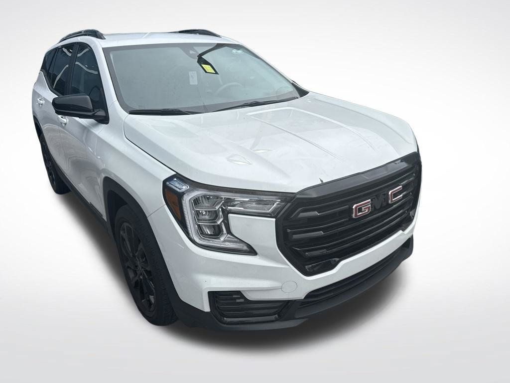 Used 2024 GMC Terrain SLE w/ Driver Convenience Package FWD image 2