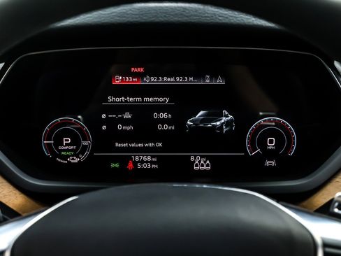 Used 2022 Audi e-tron GT Premium Plus image 19