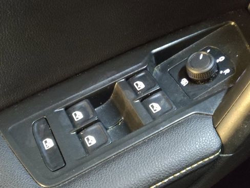 Used 2022 Volkswagen Tiguan S image 27