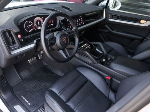 Certified 2024 Porsche Cayenne S image 4