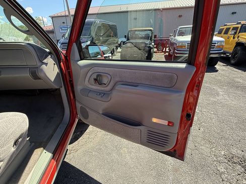 Used 1997 Chevrolet Silverado 1500 2WD Extended Cab w/ Preferred Equipment Group 2 image 21