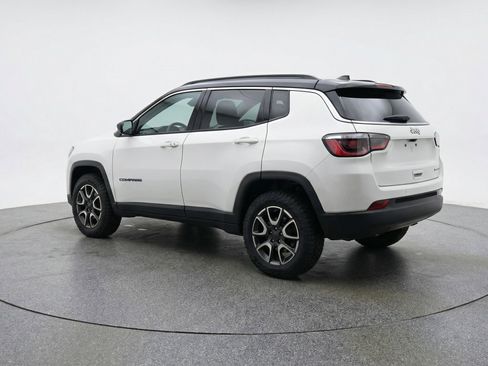 Used 2025 Jeep Compass Trailhawk image 6