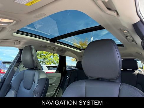 Used 2023 Volvo XC60 B5 Plus image 7