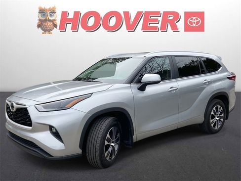 Used 2025 Toyota Highlander XLE image 6