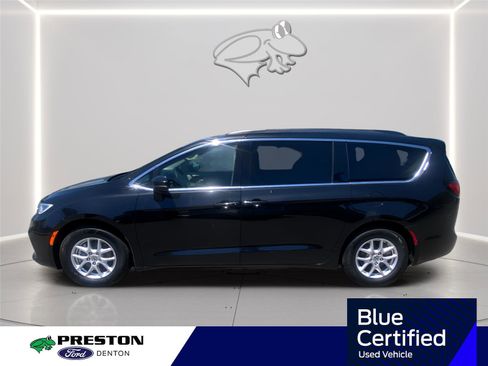 Used 2022 Chrysler Pacifica Touring-L FWD image 2