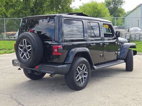 Used 2024 Jeep Wrangler Unlimited Sahara w/ Technology Group AWD/4WD image 11