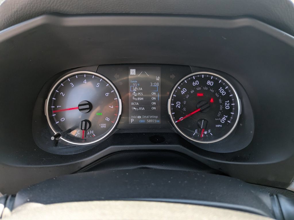 Used 2021 Toyota RAV4 XLE FWD image 16