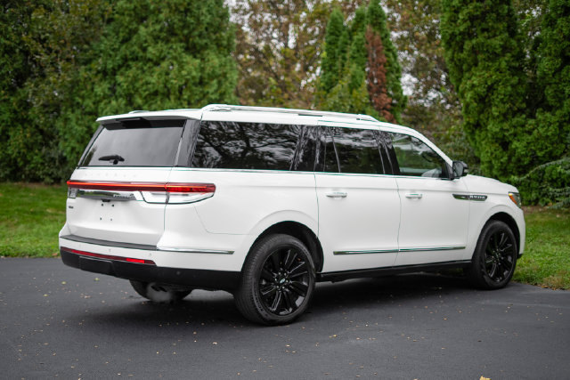 Used 2024 Lincoln Navigator L Reserve AWD/4WD image 5