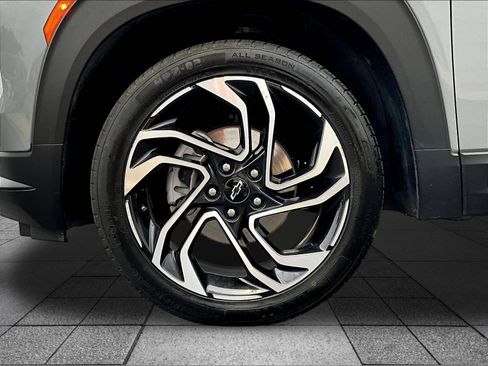 Used 2024 Chevrolet TrailBlazer RS AWD/4WD image 36