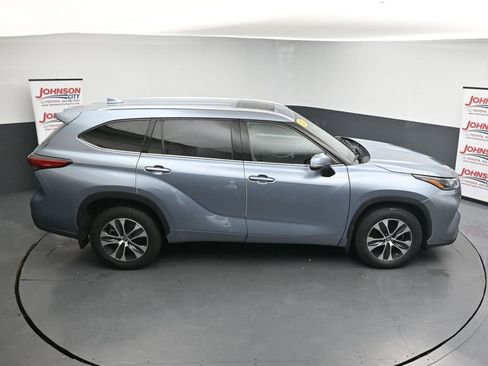 Used 2021 Toyota Highlander XLE AWD/4WD image 34