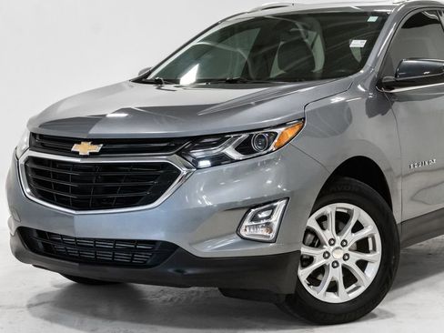 Used 2018 Chevrolet Equinox LT w/ Sun & Infotainment Package AWD/4WD image 2