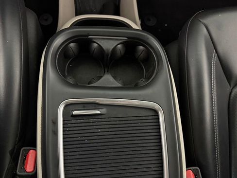 Used 2023 Chrysler Pacifica Touring-L FWD image 25