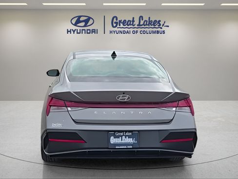 Used 2024 Hyundai Elantra SEL w/ Convenience Package FWD image 4
