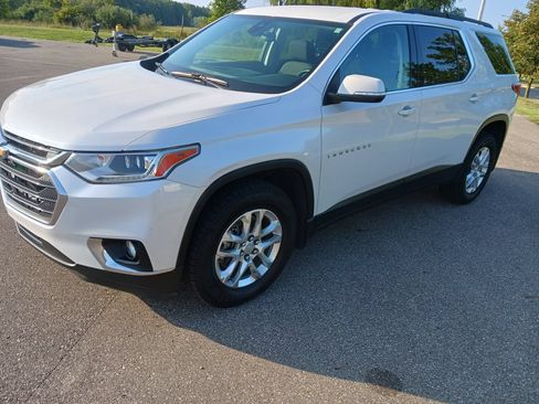 Used 2021 Chevrolet Traverse LT w/ LPO, Floor Liner Package AWD/4WD image 2