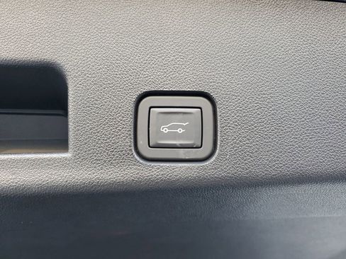 Used 2025 Chevrolet Traverse LT w/ Driver Confidence Package image 31