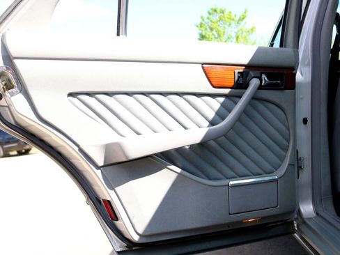 Used 1990 Mercedes-Benz 300 SE image 20