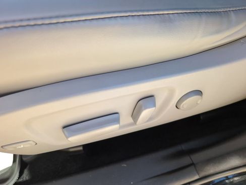 Used 2016 Toyota Highlander Limited image 16