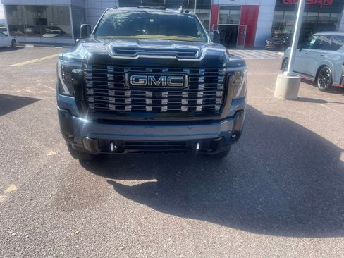 Used 2025 GMC Sierra 3500 Denali Ultimate AWD/4WD image 6