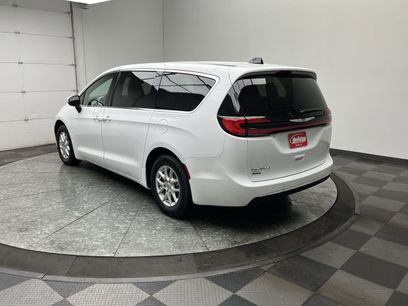 Used 2023 Chrysler Pacifica Touring
