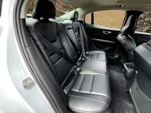 Used 2020 Volvo S60 T6 Momentum image 24