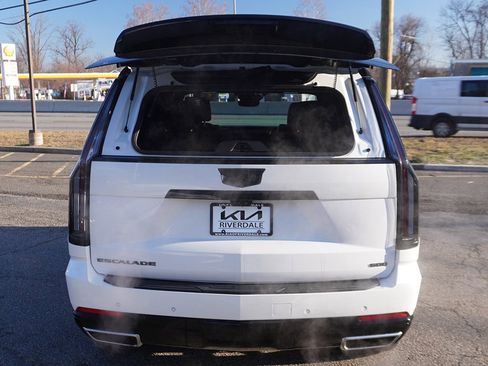 Used 2025 Cadillac Escalade Premium Luxury w/ LPO, Floor Liner Package image 25
